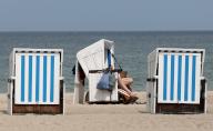 31 May 2024, Mecklenburg-Western Pomerania, Warnemünde: Most of the beach chairs on the Baltic Sea are empty. Photo: Bernd Wüstneck/dpa
