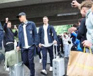 31 May 2024, Bavaria, Erlangen: Soccer: European Championship, national team, training camp, arrival in Erlangen before moving into the European Championship quarters at Adidas in Herzogenaurach, national team players Jamal Musiala (2nd from left) and goalkeeper Manuel Neuer (center) walk past fans on arrival at the train station. Photo: Daniel Löb/dpa