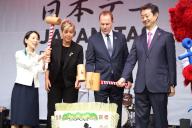 01 June 2024, North Rhine-Westphalia, Duesseldorf: Mona Neubaur (l, Greens), Minister of Economic Affairs of North Rhine-Westphalia, and Stephan Keller (CDU), Lord Mayor of Düsseldorf, and Toshihito Kumagai, Governor of the Japanese prefecture of Chiba, tap a barrel of sake on the stage. For the traditional Japan Day, dance performances, music groups, martial arts and Far Eastern culture and cuisine can be experienced at around 90 stands along the Rhine embankment promenade. The Japan Day ends in the evening with a 25-minute fireworks display. Photo: Sascha Thelen/dpa