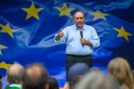 01 June 2024, Saxony-Anhalt, Magdeburg: Omid Nouripour, Federal Chairman of Bündnis 90/Die Grünen, speaks in front of a European Union flag at "Festung Mark". An event took place there in the evening as part of the Greens