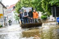 02 June 2024, Schrobenhausen: Rescuers evacuate people from their homes with the help of a shovel in a street flooded by a rising river in Schrobenhausen, Bavaria. Photo: Jason Tschepljakow/dpa