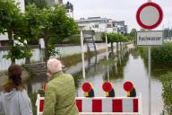 02 June 2024, Hesse, Wiesbaden: In the Wiesbaden district of Schierstein, a street near the harbor is flooded by the high water of the Rhine. The water levels here are expected to continue to rise. Photo: Thomas Frey/dpa