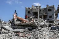 02 June 2024, Palestinian Territories, Deir Al-Balah: View of destroyed buildings after an Israeli air strike in the city of Deir al-Balah, during fierce battles between Israel and Hamas. Photo: Abed Rahim Khatib/dpa