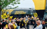 02 June 2024, North Rhine-Westphalia, Dortmund: Soccer: Champions League, after the final between Borussia Dortmund and Real Madrid. The team bus is met by fans at the training ground. Photo: Bernd Thissen/dpa