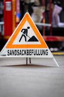 02 June 2024, Lower Saxony, Hanover: The words "Sandbag filling" can be read on a warning triangle. Photo: Moritz Frankenberg/dpa