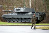 FILED - 10 January 2012, Baden-Württemberg, Sigmaringen: A soldier walks past a Leopard 1 A4 main battle tank on display at the Graf Stauffenberg barracks. The German government has issued an export license for Leopard 1 main battle tanks to Ukraine. This was confirmed by government spokesman Steffen Hebestreit in Berlin on Friday, without giving further details. Previously, the German government had only announced the delivery of the more modern Leopard 2 tanks from Bundeswehr stocks to Ukraine. Photo: picture alliance / dpa