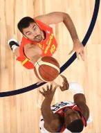 Las Vegas (NV, United States), 18/07/2021.- Spanish forward Pierre Oriola (18) and USA forward Bam Adebayo (13) battle for the ball during an exhibition game between USA and Spain at Michelob ULTRA Arena at Mandalay Bay Resort and Casino in Las Vegas, Nevada, Sunday, USA, 18 July 2021. EFE/David Becker