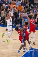 Brunson (L) of the Knicks throws the ball during the game between the New York Knicks and the Philadelphia 76ers in the playoffs at Madison Square Garden this saturday in New York, USA 20 April 2024. EFE/Angel Colmenares