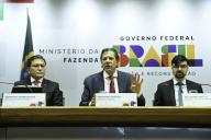 BRASÃLIA, DF - 28.12.2023: COLETIVA FERNANDO HADDAD PARA DESONERAÃÃO - Photo, Minister Fernando Haddad, Secretary Robinson Barreirinhas and Guilherme Mello during a press conference. This Thursday (28), the Minister of Finance Fernando Haddad, holds a press conference to present the proposal for a gradual increase in the payroll in the 17 sectors, to collect taxes for the year 2024. (Photo: Ton Molina/Fotoarena