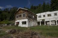 Bariloche 01\/12\/22 Hotel de Parques Nacionales en Mascardi. La ocupacion mapuche que mantenia la comunidad Lafken Winkul Mapu fue desalojada hace 2 meses