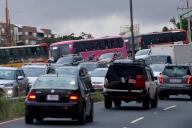 25/04/2024 Autopista General CaÃ±as. Los usuarios de autobuses deben pasar horas en las unidades que se pegan en las presas y que, ademÃ¡s, terminan siendo parte de ellas. Sobre todo en horas pico el trÃ¡nsito se vuelve tremendamente denso y sufren las consecuencias conductores y pasajeros por igual. AquÃ­. los carros que salÃ­an de San JosÃ©, cerca del cruce de la Nissan en Sabana Norte, a las 5:35 p.m. Foto: Rafael Pacheco