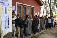 BANDIPORA, INDIA - MAY 20: People stand in queue to cast their votes outside a polling booth during the fifth phase Lok Sabha elections in Shadipora, Sumbal area on May 20, 2024 in Bandipora, India. (Photo By Waseem Andrabi/Hindustan Times
