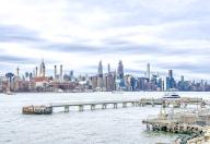 View from Domino Park, Williamsburg, across the East River to the skyline of Manhattan, New York City, USA, North