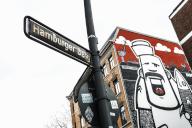 Street art, graffiti, painted house wall, Reeperbahn, St. Pauli, Hamburg, Germany
