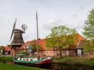 Historic windmill, gallery holländer, traditional ship Mariechen, on the Großefehn Canal, Westgroßefehn, municipality of Großefehn, district of Aurich, East Frisia, Lower Saxony, Germany