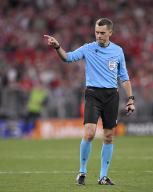 Referee Referee Clement Turpin (FRA) Gesture, Gesture, Champions League, CL, Allianz Arena, Munich, Bayern, Germany