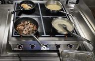Hotplate Pans with bacon, cream sauce, chicken breast and