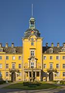 Front view of Bückeburg Castle, ancestral seat of the House of Schaumburg-Lippe, Bückeburg, Lower Saxony, Germany