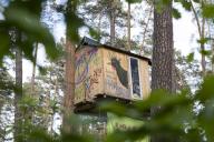Tree house with tap Let the tap be turned off! in the occupied forest section Tesla Stop . The occupation of the forest is intended to demonstrate against the imminent clearing for the planned expansion of the Tesla Gigafactory in Grünheide. 11.05