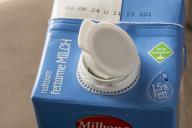 Modern closure on milk carton, tetrapack, long-life low-fat milk, low-fat, fat, 1.5%, non