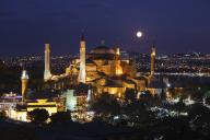 Moonrise at aya sofya in istanbul