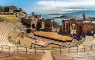 Greek theatre, Teatro Greco, 3rd century BC, seats 5000 with magnificent views, Taormina on a rocky terrace on the slopes of Monte Tauro, Taormina, Sicily, Italy
