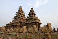 Shore temple dedicated to gods Vishnu and Shiva built c. 700, 728 in Mahabalipuram, one of the oldest temple in standing on edge of sea in Mahabalipuram Mamallapuram near Chennai, Tamil Nadu, South India, India, Asia. UNESCO World Heritage Site,