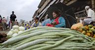 Vegetable sellers in city market in Bengaluru Bangalore, Karnataka, South India, India