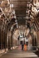 Colonnade in the second Prakara corridor in Thillai Nataraja Temple, Chidambaram, Tamil Nadu, South India, India