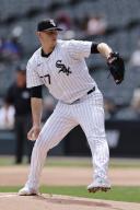 CHICAGO, IL - MAY 01: Chicago White Sox pitcher Chris Flexen (77) delivers a pitch during an MLB game against the Minnesota Twins on May 01, 2024 at Guaranteed Rate Field in Chicago, Illinois. (Photo by Joe Robbins/Icon Sportswire