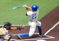 LEXINGTON, KY - MAY 18: Kentucky outfielder Ryan Waldschmidt (21) bats in a game between the Vanderbilt Commodores and the Kentucky Wildcats on May 18, 2024, at Kentucky Proud Park in Lexington, KY. (Photo by Jeff Moreland/Icon Sportswire