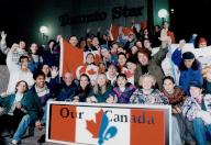 1995 FILE PHOTO - ARCHIVES - Crowd gathering at Star for bus to Montreal rally. PHOTO : Ron BULL - Toronto Star Archives 