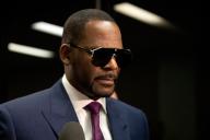 R. Kelly arrives at the Daley Center to attend a closed-door hearing over child support on March 13, 2019, in Chicago. (Erin Hooley/Chicago Tribune/TNS