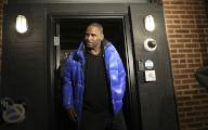 Musician R. Kelly emerges from his Chicago studio to turn himself in to Chicago police on Feb. 22, 2019. (Abel Uribe/Chicago Tribune/TNS
