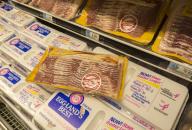 A package of Oscar Mayer brand bacon in a supermarket in New York on Monday, October 26, 2015. Kraft Heinz is reported to be exploring the sale of the Oscar Mayer brand, asking between $3 billion and $5 billion. ( Richard B. Levine