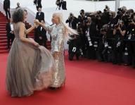 PHOTOPQR/NICE MATIN/Sebastien Botella ; Cannes ; 27/05/2022 ; Les actrices Helen Mirren et Andie MacDowell lors de la montée d