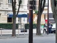 PHOTOPQR/LE PARISIEN/Nicolas Goinard ; Paris VIII ; 18/05/2024 ; Avenue Montaigne (VIIIe), ce samedi midi. Des braqueurs ont brisé des vitrines de la bijouterie Harry Winston avant d
