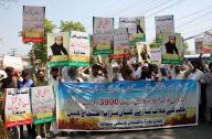 LAHORE, PAKISTAN, APR 25: Members of Kissan Board Pakistan are holding protest demonstration against price hike of essential commodities, held in Lahore on Thursday, April 25, 2024. (Babar Shah\/PPI Images