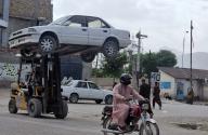 QUETTA, PAKISTAN, MAY 05: Traffic police car lifter lifts vehicle that parked in no parking area caused obstacle in smooth flow of traffic jam, at Double road in Quetta on Sunday, May 5, 2024. (Sami Khan/PPI Images