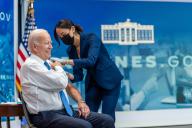 (221026) -- WASHINGTON, D.C., Oct. 26, 2022 (Xinhua) -- U.S. President Joe Biden receives an updated COVID-19 booster shot in Washington D.C., the United States, Oct. 25, 2022. Biden received an updated COVID-19 booster shot on Tuesday afternoon. The United States has reported 97 million COVID-19 cases, along with more than 1 million deaths, according to data from Johns Hopkins University. More than 20 million Americans have received updated COVID-19 vaccine so far, according to the White House. (White House/Handout via Xinhua) - White House -//CHINENOUVELLE_XxjpbeE007283_20221026_PEPFN0A001/Credit:CHINE NOUVELLE/SIPA/2210261823/Credit:CHINE NOUVELLE/SIPA