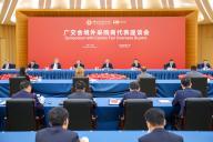 (240417) -- GUANGZHOU, April 17, 2024 (Xinhua) -- Chinese Premier Li Qiang holds a symposium with overseas buyers attending the 135th session of the China Import and Export Fair (Canton Fair) in Guangzhou, south China\'s Guangdong Province, April 17, 2024. (Xinhua\/Liu Bin) - Liu Bin -\/\/CHINENOUVELLE_XxjpbeE007346_20240417_PEPFN0A001\/Credit:CHINE NOUVELLE\/SIPA