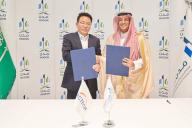 (240427) -- JEDDAH, April 27, 2024 (Xinhua) -- Arctech\'s Chairman Cai Hao (L) and MODON\'s CEO Majed Al-Argoubi sign an agreement in Jeddah, Saudi Arabia, April 25, 2024. A Chinese solar energy infrastructure company Arctech Solar Holding Co. Ltd, headquartered in eastern China\'s Kunshan city, has signed an agreement with the Saudi Authority for Industrial Cities and Technology Zones (MODON) to build a photovoltaic production facility in Jeddah, Saudi Arabia\'s largest port city. Arctech said in a statement released on Thursday that the new factory will span roughly 97,000 square meters and boast a projected production capacity of 3 gigawatts (GW), making it Arctech\'s second major overseas plant after its Gujarat facility in India. (Arctech Solar Holding Co. Ltd\/Handout via Xinhua) - Wang Haizhou -\/\/CHINENOUVELLE_CHINENOUVELLE0347\/Credit:CHINE NOUVELLE\/SIPA