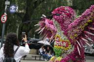 (240427) -- MEXICO CITY, April 27, 2024 (Xinhua) -- A tourist takes photos of a flower-decorated installation during the Flowers and Gardens Festival in Mexico City, Mexico, April 26, 2024. (Photo by Francisco Canedo\/Xinhua) - Francisco Canedo -\/\/CHINENOUVELLE_CHINENOUVELLE0344\/Credit:CHINE NOUVELLE\/SIPA