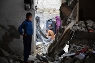 (240427) -- RAFAH, April 27, 2024 (Xinhua) -- Palestinians inspect a destroyed house in the southern Gaza Strip city of Rafah, on April 27, 2024. The Palestinian death toll in the Gaza Strip from ongoing Israeli attacks has risen to 34,388, the Hamas-run Health Ministry said on Saturday. (Photo by Khaled Omar\/Xinhua) - Khaled Omar -\/\/CHINENOUVELLE_CHINE1466\/Credit:CHINE NOUVELLE\/SIPA