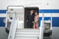 Chinese President Xi Jinping and his wife Peng Liyuan Chinese President Xi Jinping welcomed at Tarbes airport by French President Emmanuel Macron as part of his official visit to France. Tarbes, FRANCE - 07\/05\/2024\/\/TOPQUENTIN_14110015\/Credit:Quentin TOP\/SIPA