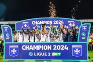 Remise trophee, champion Ligue 2 BKT, joie equipe. Match de football entre l