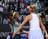(240518) -- ROME, May 18, 2024 (Xinhua) -- Coco Gauff (L)/Erin Routliffe celebrate after the women