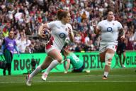 Abby Dow of England scores a try against Ireland during the Guinness Women\'s Six Nations match at Twickenham Stadium, Twickenham Picture by Mark Chappell\/Focus Images\/Sipa USA 20\/04