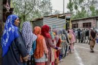 Kashmiri voters queue up to cast their ballots at a polling station, during the fourth general election phase. Voting began early Monday for Srinagars parliamentary constituency, the first major polls to be held since the abrogation of Article 370. The article was revoked in 2019, leading to the bifurcation of the state into the Union Territories of Jammu and Kashmir and Ladakh. (Photo by Saqib Majeed / SOPA Images/Sipa USA