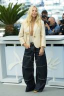 Sienna Miller seen at the Horizon: An American Saga" Photocall during The 77th Annual Cannes Film at Palais des Festivals on May 19, 2024 in Cannes, France. (Photo by Sipa USA